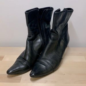 Black leather size 7 heeled boots